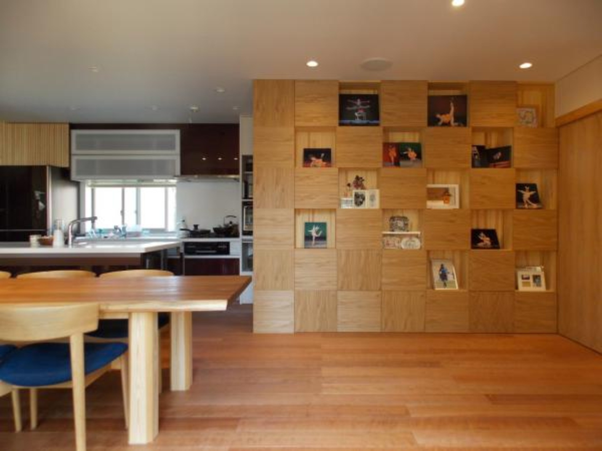 家族を飾るリビングのマスボックス棚！！ 注文住宅について岐阜県土岐市で人気のアンドウ設計事務所が情報を発信するブログ