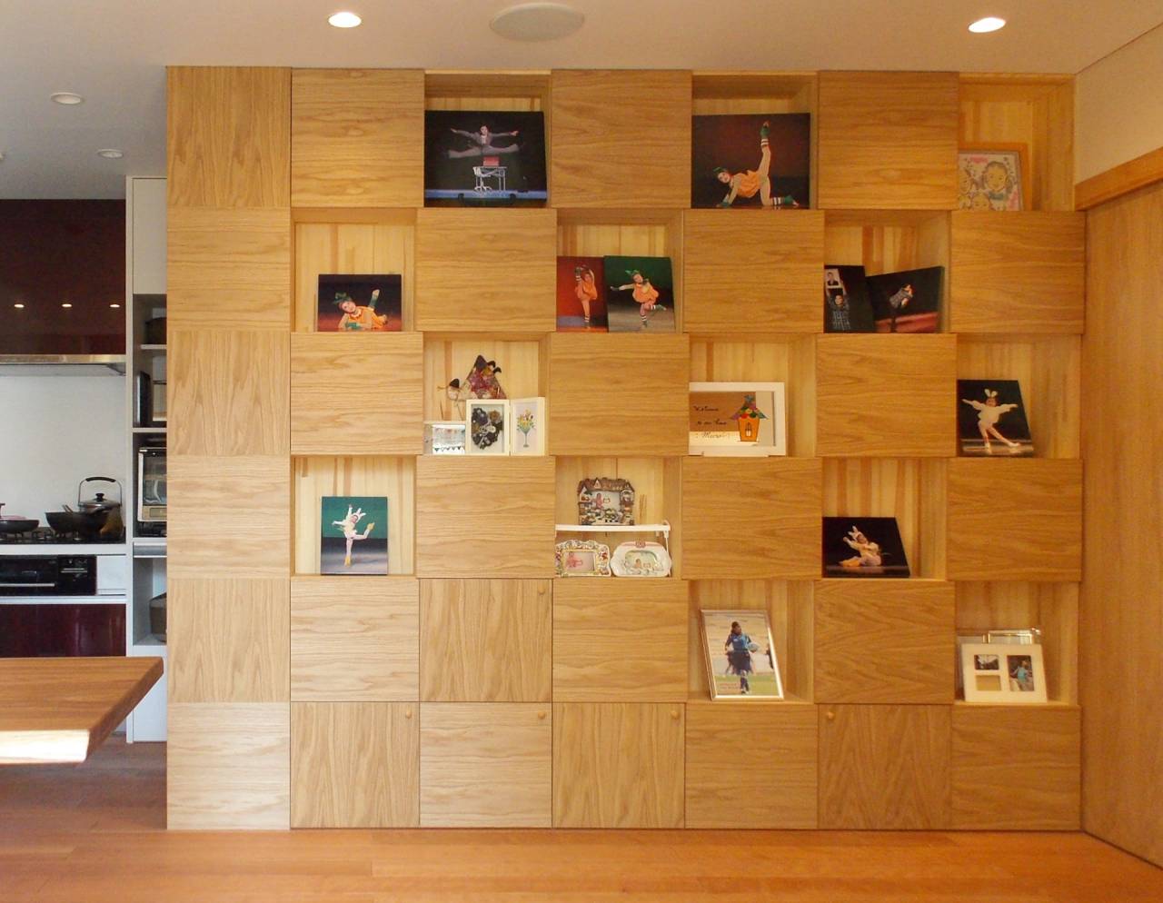 家族を飾るリビングのマスボックス棚！！