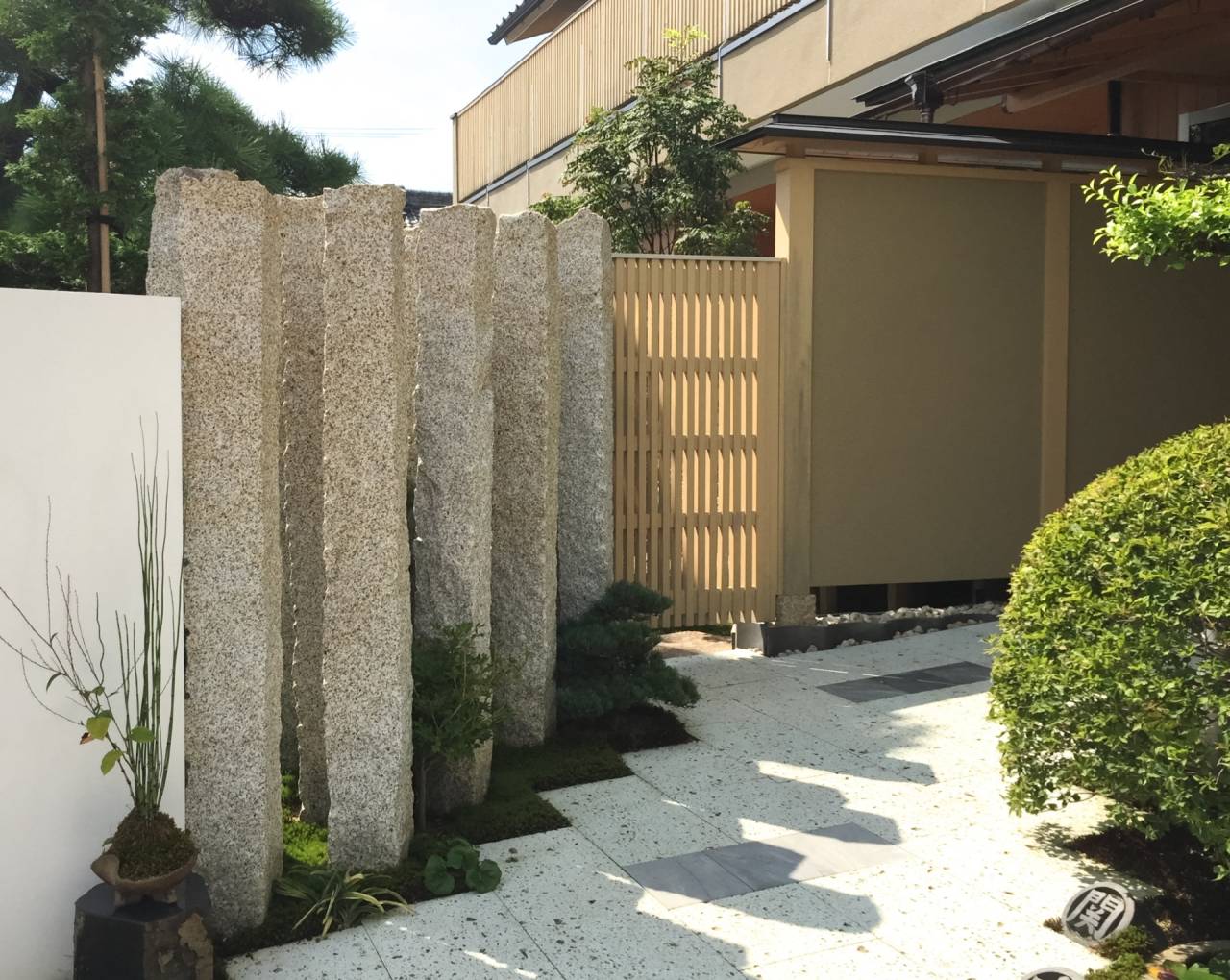 守山の家S邸、石柱と木格子の門扉！！
